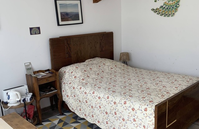 Bed and breakfast in a detached house near a river with breakfast