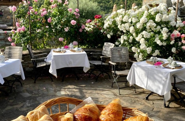 Bed and Breakfast 'Stella' with Shared Pool, Wi-Fi and Air Conditioning