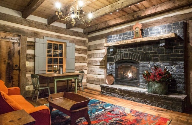 Bed&Breakfast in a 1795 Log Cabin on working farm, Honorable Jacob Swoope Suite