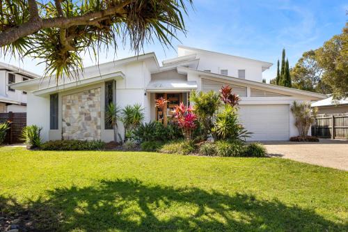 Beecheyana North - Beach Villa with heated pool