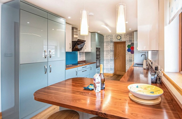 Beinn View House is a five bedroom house set in its own garden grounds.