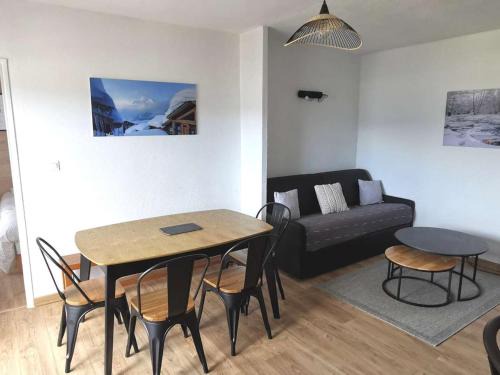 Bel Appartement 4 pièces rénové, 3 chambres, 2 terrasses, parking, cuisine équipée, Les Angles - FR-1-593-112