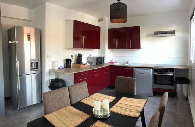 Bel appartement cosy très calme avec parking privé