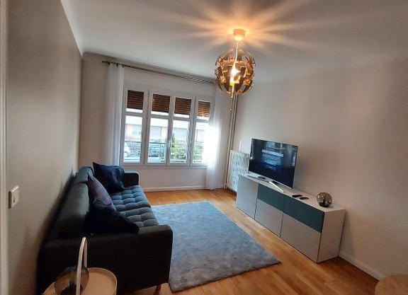 Bel appartement 2 pièces, sortie de métro ligne 8
