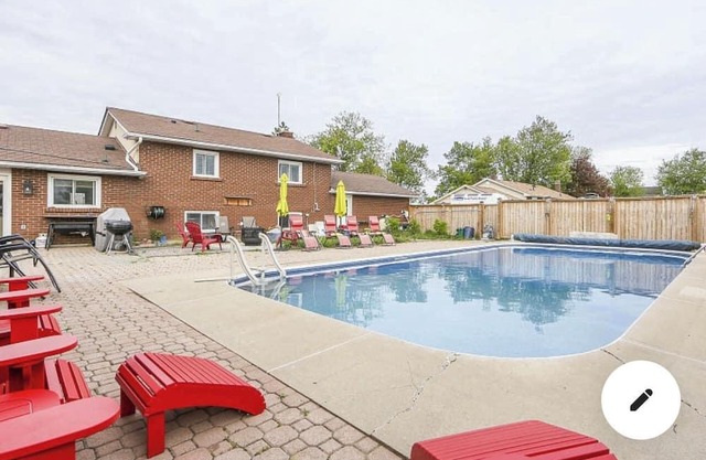 Belfountian ~Amazing 3BR ~ Swimming Pool ~ HotTub