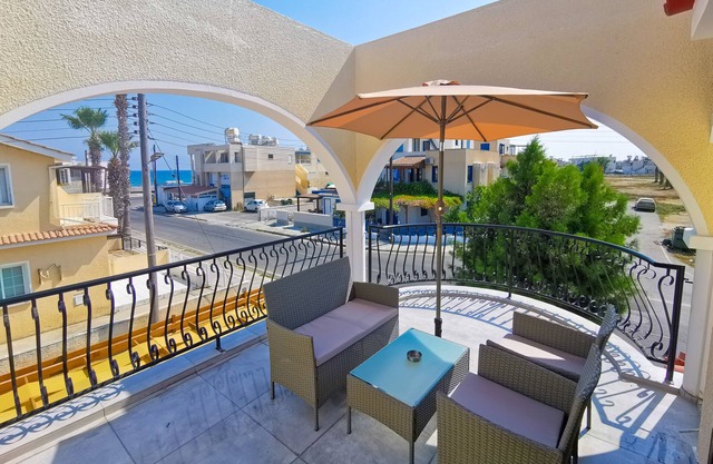 Bella Ciao Beach 2bdr Apartments with Veranda, 2, 3 (1D, 2S)