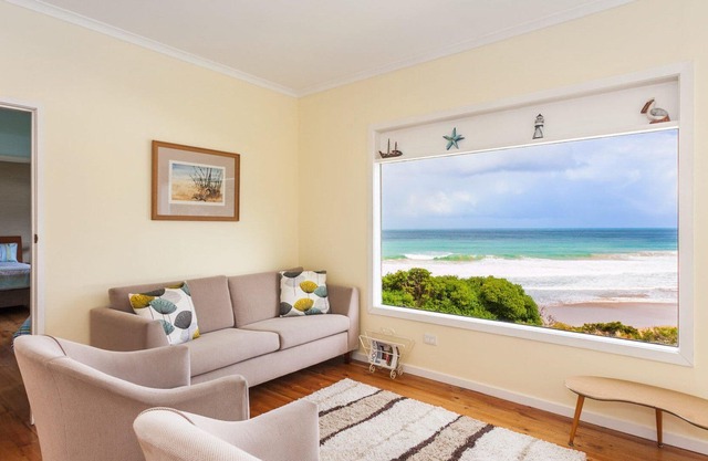 Bellevue - Easy Walk To The Beach