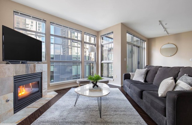 Bellevue Sophisticated 2BD 2BA Apartment