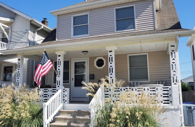 Belmar, NJ - 1 Block to the Beach!