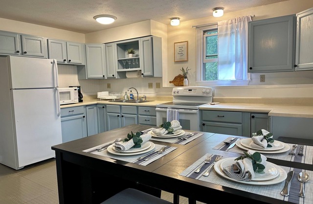 “Below Deck” at Ferry Beach - 2 bedroom apartment steps from the beach!