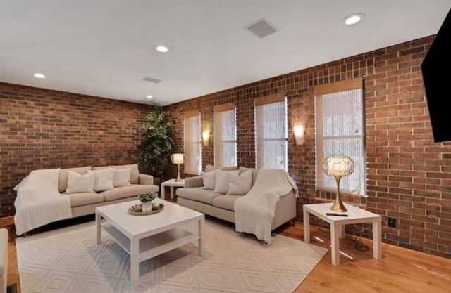 Beltline Beauty,Mins to Benz Stadium/Aquarium, Game Room.