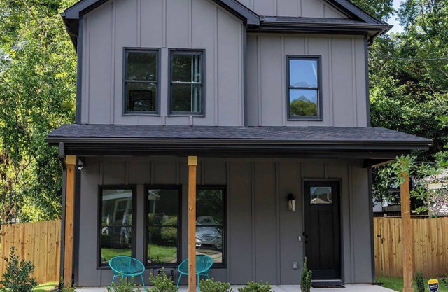 Beltline Haus 9 min from City 3 Bed, 3 Bath with Pool Table and Fenced Backyard