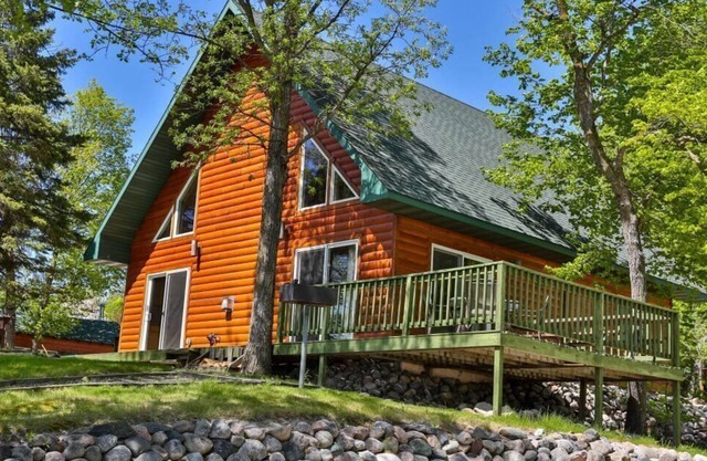 Bemidji Lakefront Getaway - Private Beach & Resort Amenities