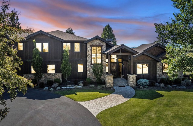 Bend Luxury Escape: Mountain Views with Hot Tub, Sauna & More!