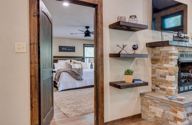 Bent Tree Cabin, on Private 12.5 Acres + Hot Tub