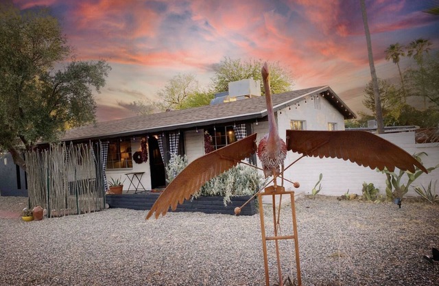 Benton Place - Stylish Desert Escape