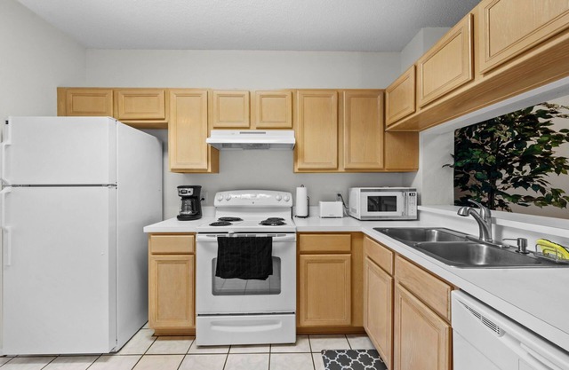Berkeley Square luxury 2-bedroom, 2.5 bathroom Tampa rental townhome Experience the modern luxury