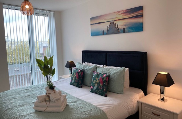Berks Luxury Serviced Apartments-RWH51, 1 Bedroom, Free Gym, wifi & Parking