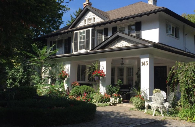Bernard Gray Hall Bed and Breakfast