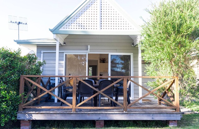 Berrara Lagoon Front Chalet