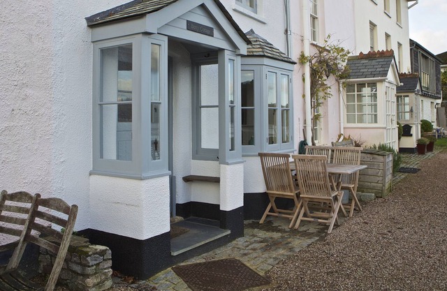 BERRY COTTAGE, pet friendly, luxury holiday cottage in Dittisham