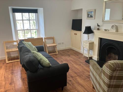 Berryhill Maids Quarters - 1 bedroom - Self Catering - Sleeps 1 or a couple - Dogs Welcome - Off-road Parking - Suit Contractors - Peterhead 1 mile - Newly Refurbished - Open plan kitchen -living - dining - 1 bathroom - Shed - Yard -Drying Room available