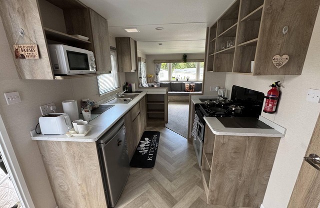 Berwick-upon-tweed - Caravan - Sleeps 6 - Parking