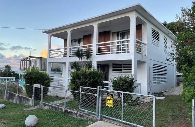 Best Location, Caribbean views, Off street parking, walk everywhere.