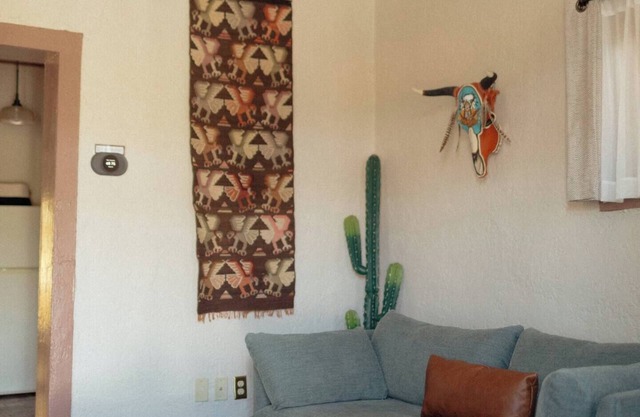Best Location/Walkable Neighborhood/Gated Parking