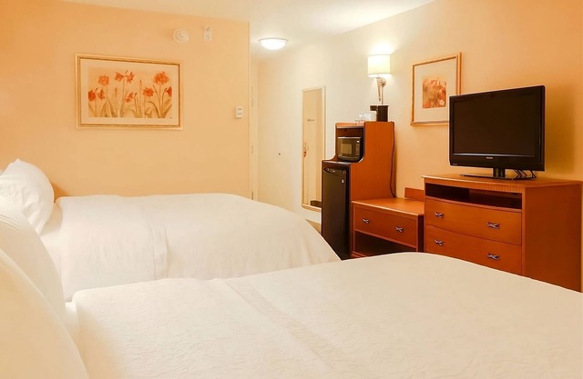 Best Place to Unwind! 3 Comfortable Units, Onsite Pool, Free Breakfast!