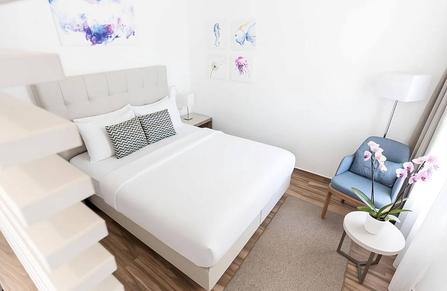 Best Value, Quality Stay! Relaxing Unit w/Seaview, Outdoor Pools, FREE Parking!