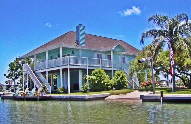 Best View Waterfront Home -Premier Fishing-Beach & Private Boat Launch