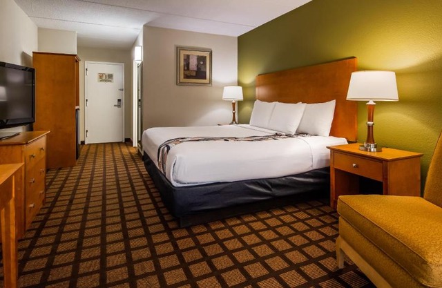 Best Western Plus Chicago Hillside