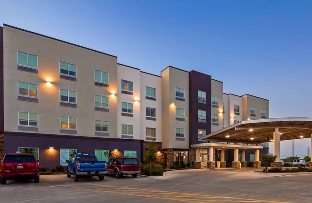 Best Western Plus Roland Inn & Suites