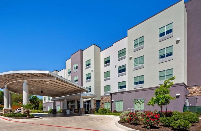 Best Western Plus Roland Inn & Suites
