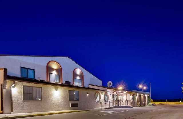 Best Western West Hills Inn