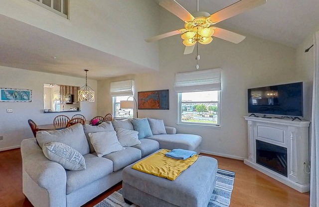 Bethany Bay 3rd floor condo w/pool, hot tub, tennis court, on-site golf