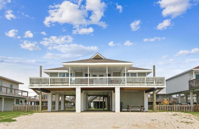 Betsy's Beachfront Cottage