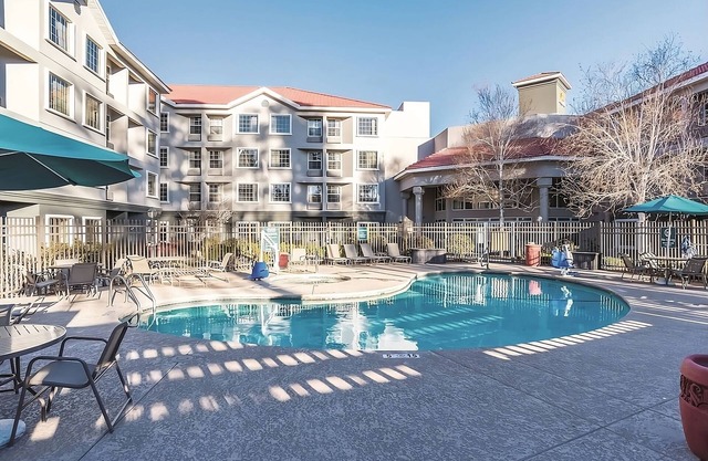 Better Choice for your Vacation! 2 Pet-Friendly Units, Pool, Free Parking
