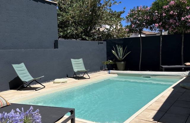 BETWEEN BÉZIERS AND VALRAS BEACH VILLA WITH GARDEN AND PRIVATE SWIMMING POOL