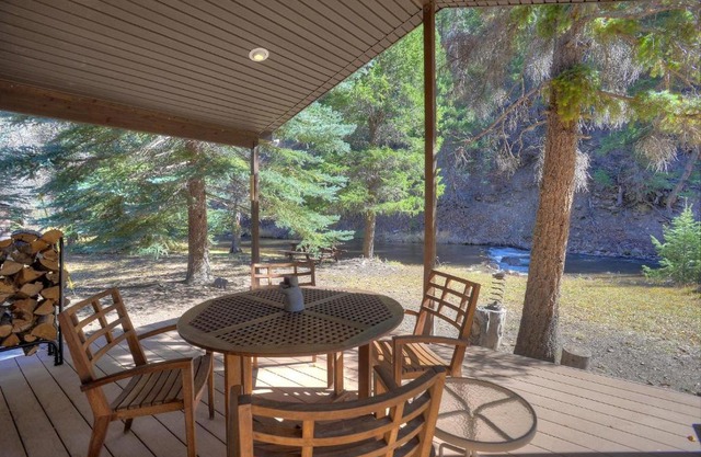 Between the Waters Cabin