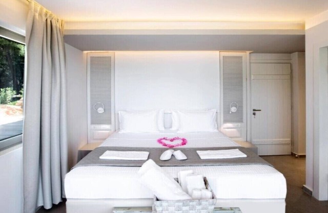 BH982 - C - Suite Skiathos