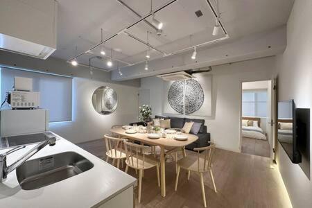 bHOTEL Art Bldg - Modern 2BR City Center for 8ppl