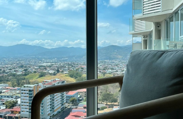 Bienvenido a Green Oasis! Este Encantador Apartamento en Torre Secrt Sabana