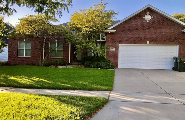 Big 3,300 sqft beautiful 4BR 3.5BA house at beautiful neighborhood