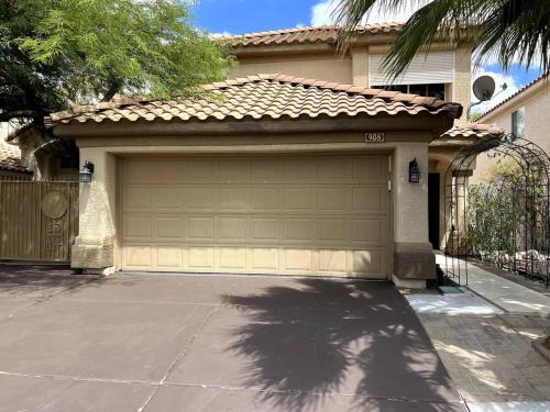 Big 4 Bedroom Property with a Pool