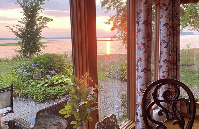 Big discount for any 4 night stay this fall in our beautiful lakefront home