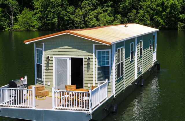 Big Green Stationary- Lee’s Ford Marina