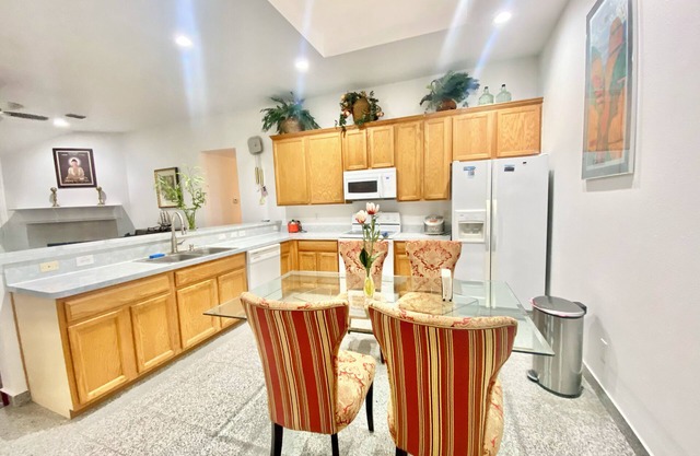 Big house 4 bedrooms in Plano