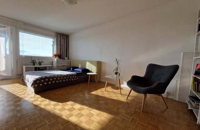Big room with balcony in a shared apartment in the center of Kerava
